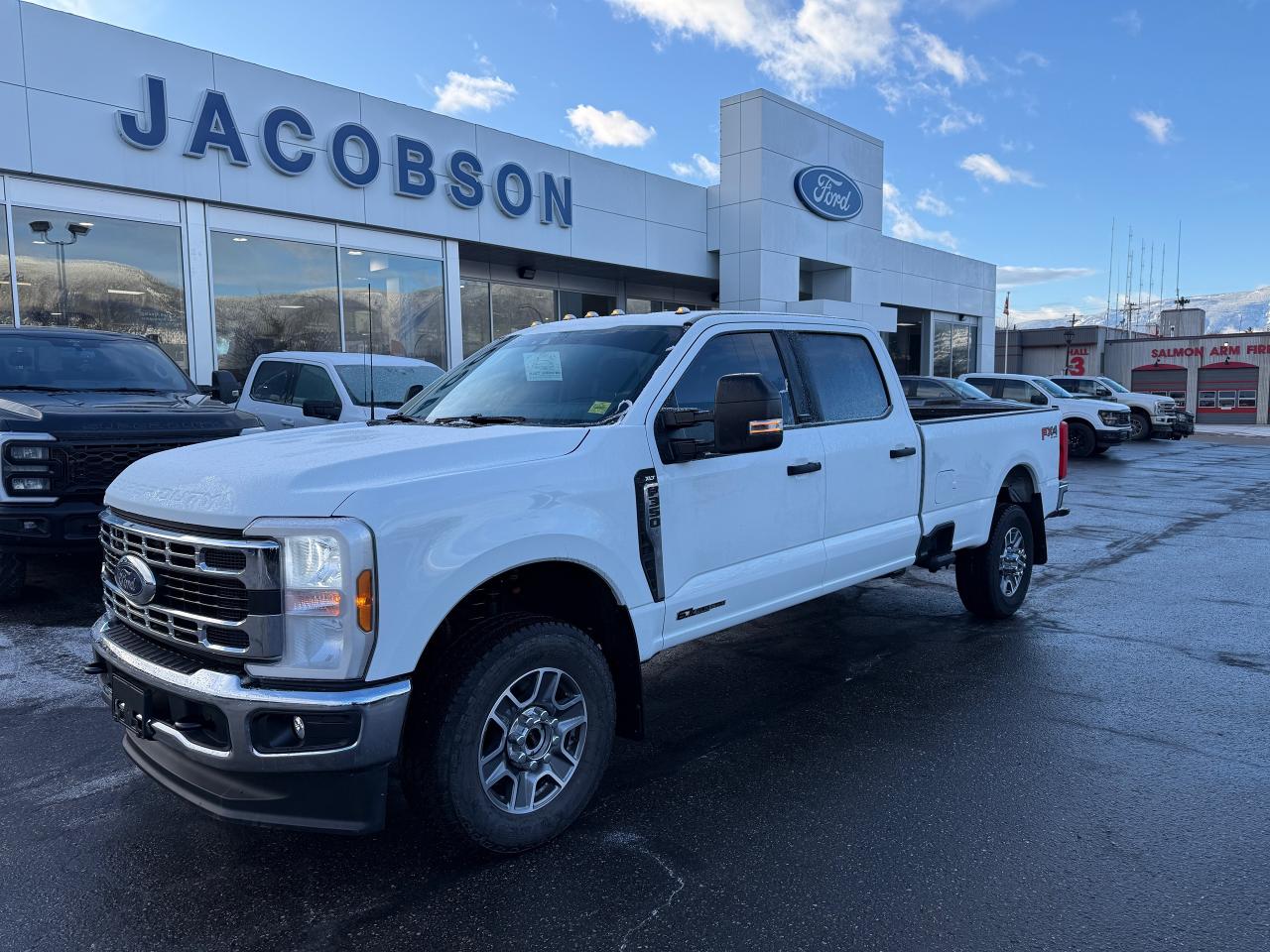 2025 Ford F-350 Super Duty XLT Crew Cab 4WD