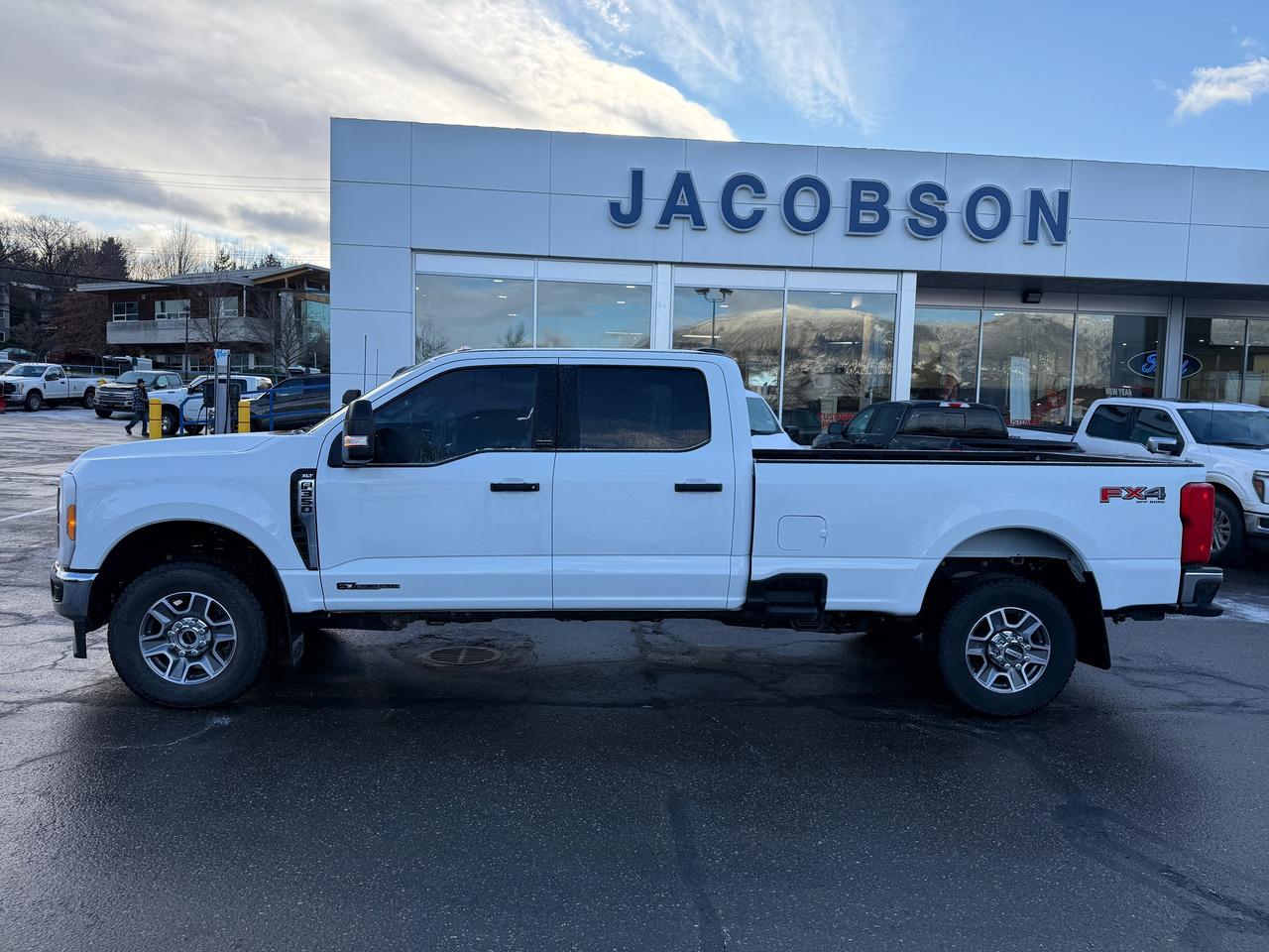 2025 Ford F-350 Super Duty SRW XLT Photo1