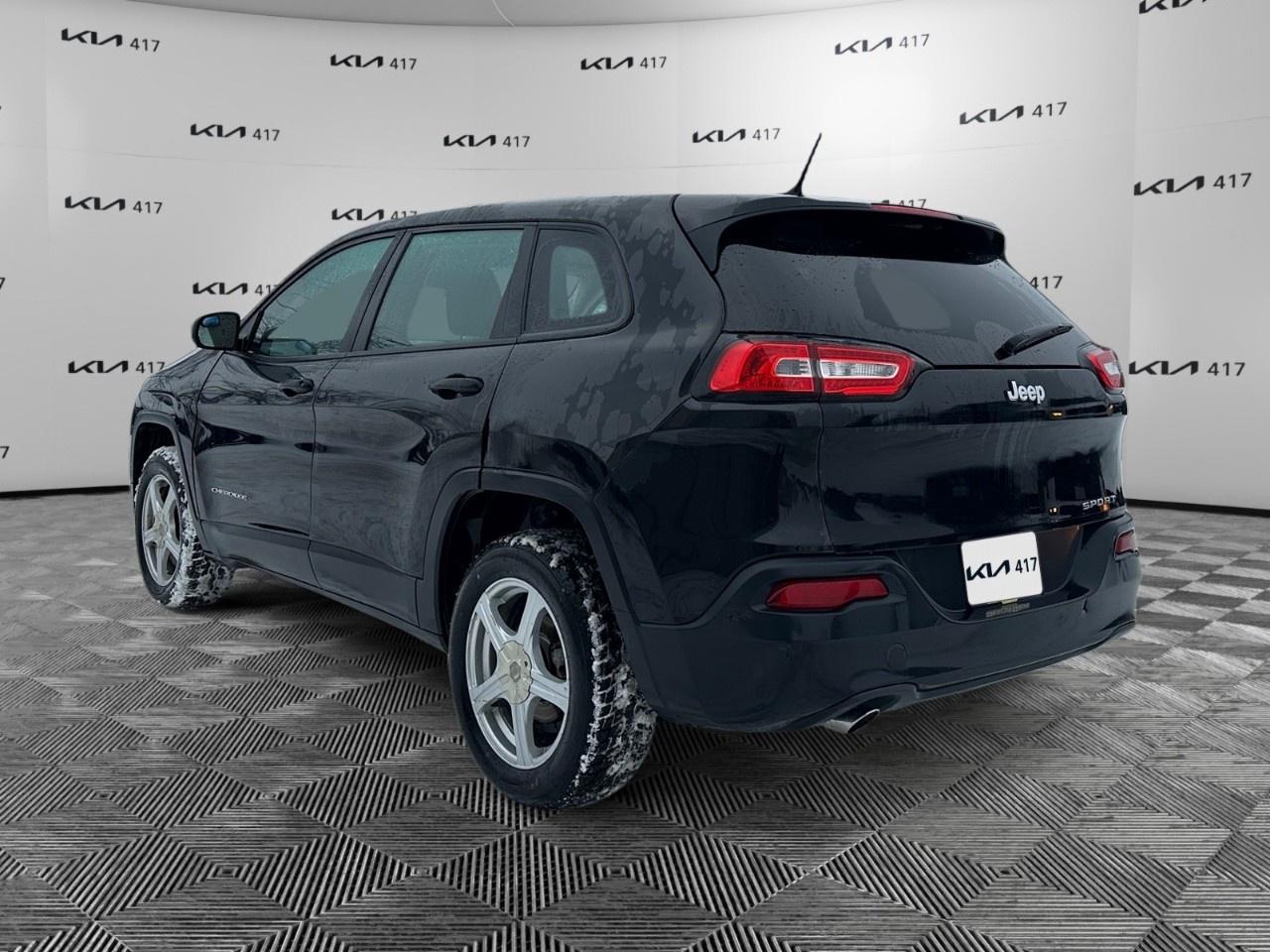 2014 Jeep Cherokee FWD 4DR SPORT Photo