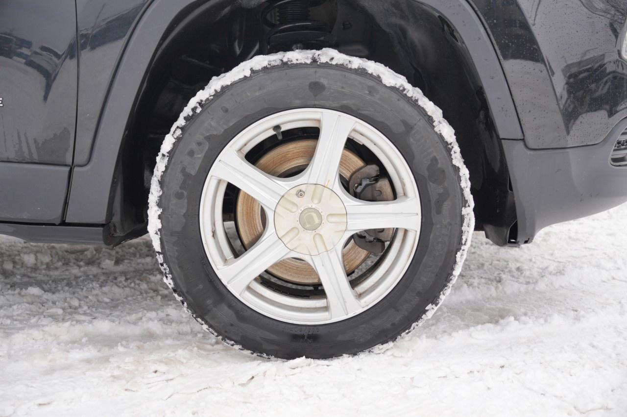 2014 Jeep Cherokee FWD 4DR SPORT Photo