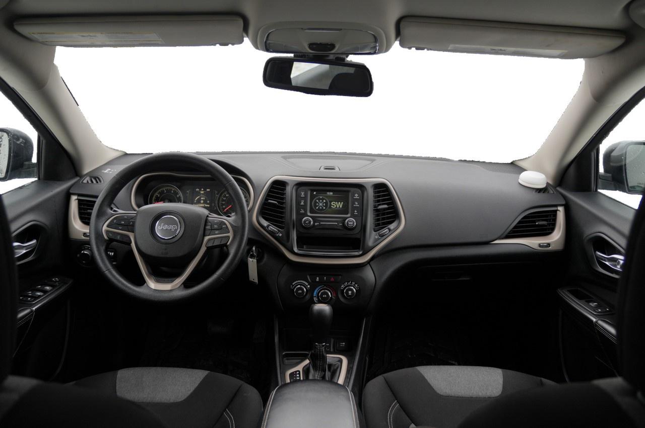 2014 Jeep Cherokee FWD 4DR SPORT Photo