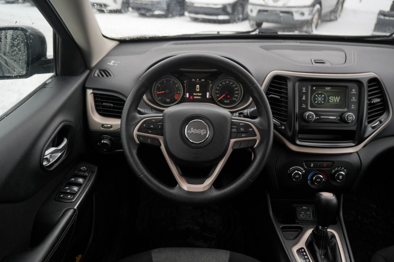 2014 Jeep Cherokee FWD 4DR SPORT Photo