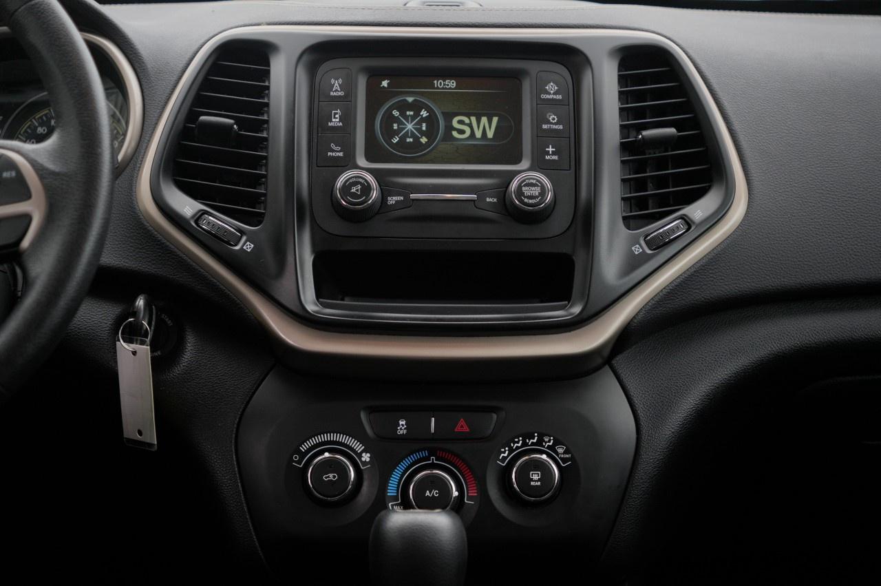 2014 Jeep Cherokee FWD 4DR SPORT Photo