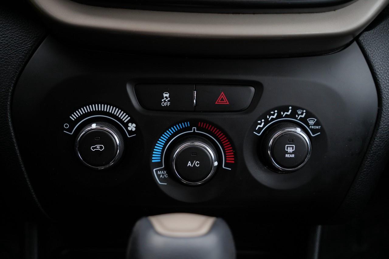 2014 Jeep Cherokee FWD 4DR SPORT Photo