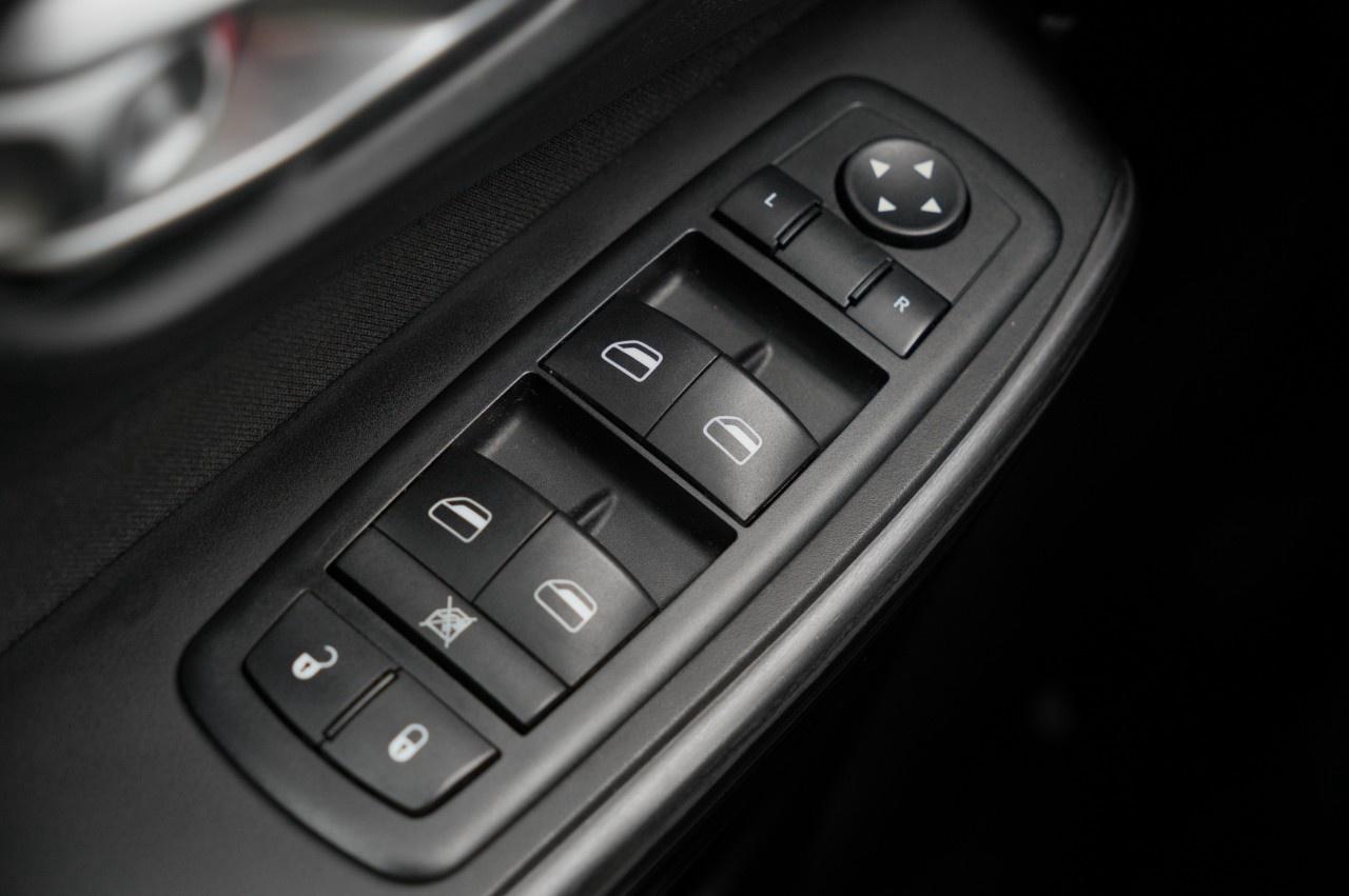 2014 Jeep Cherokee FWD 4DR SPORT Photo