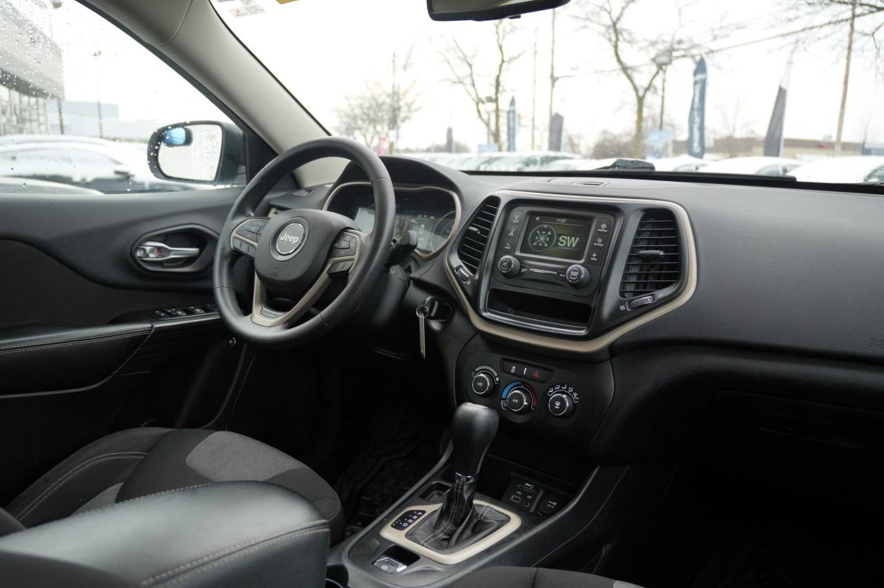 2014 Jeep Cherokee FWD 4DR SPORT Photo