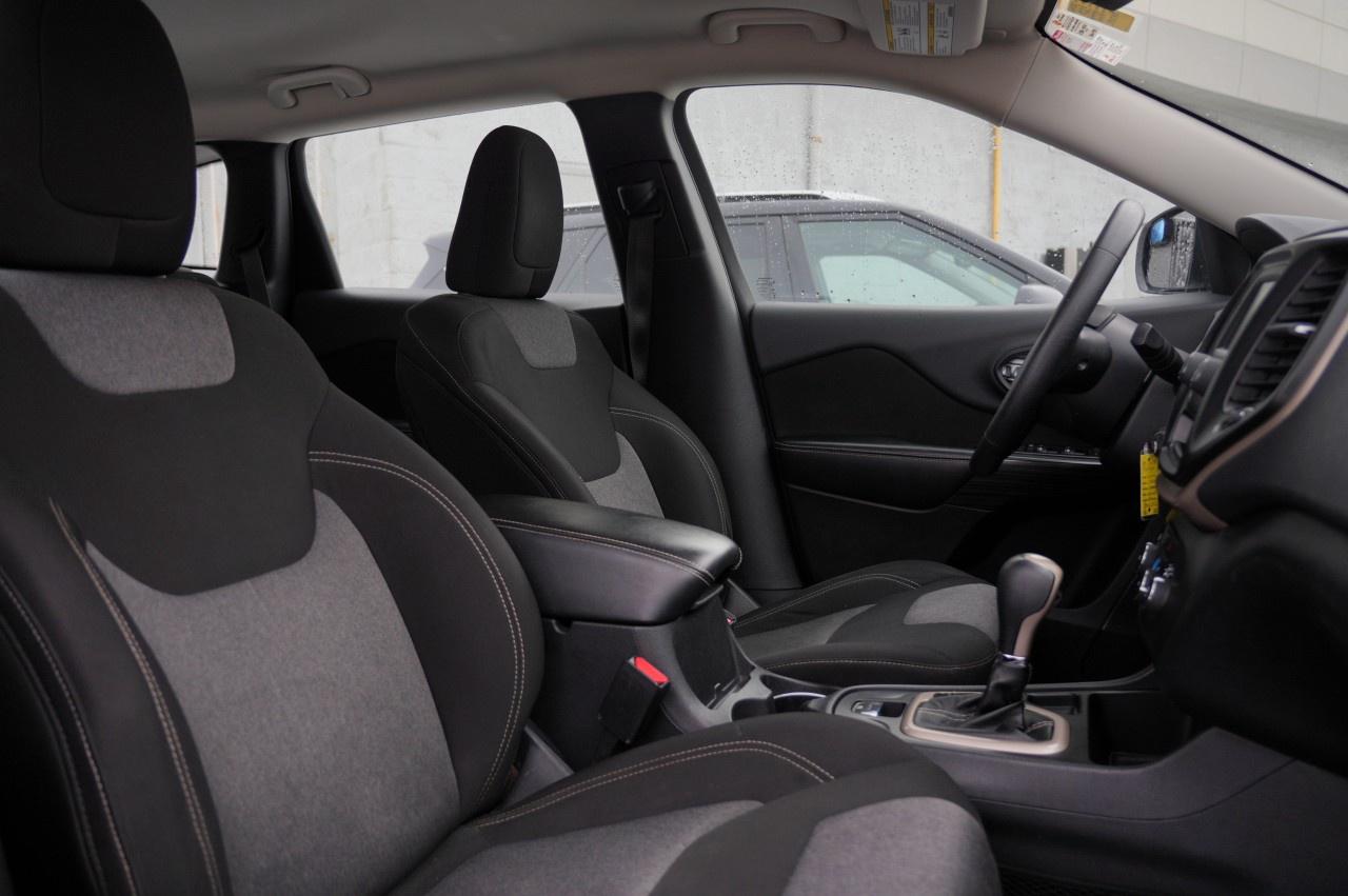 2014 Jeep Cherokee FWD 4DR SPORT Photo