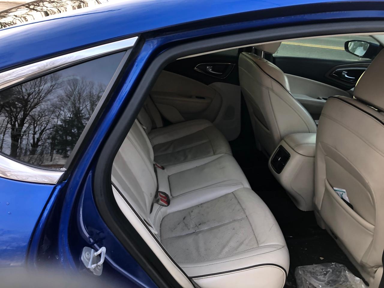 2015 Chrysler 200 C - Photo #14