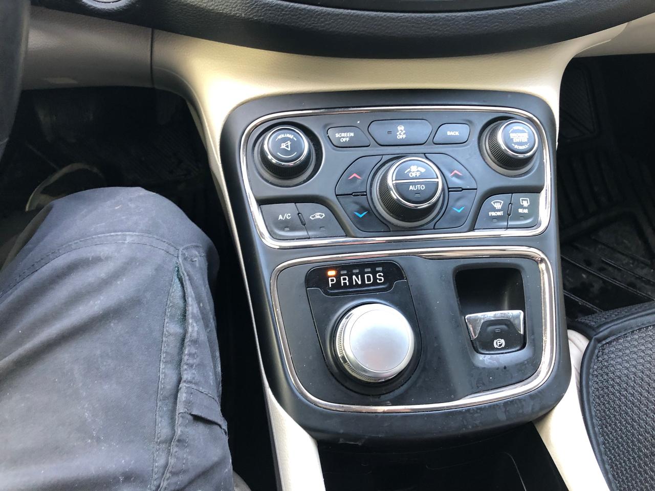 2015 Chrysler 200 C Photo