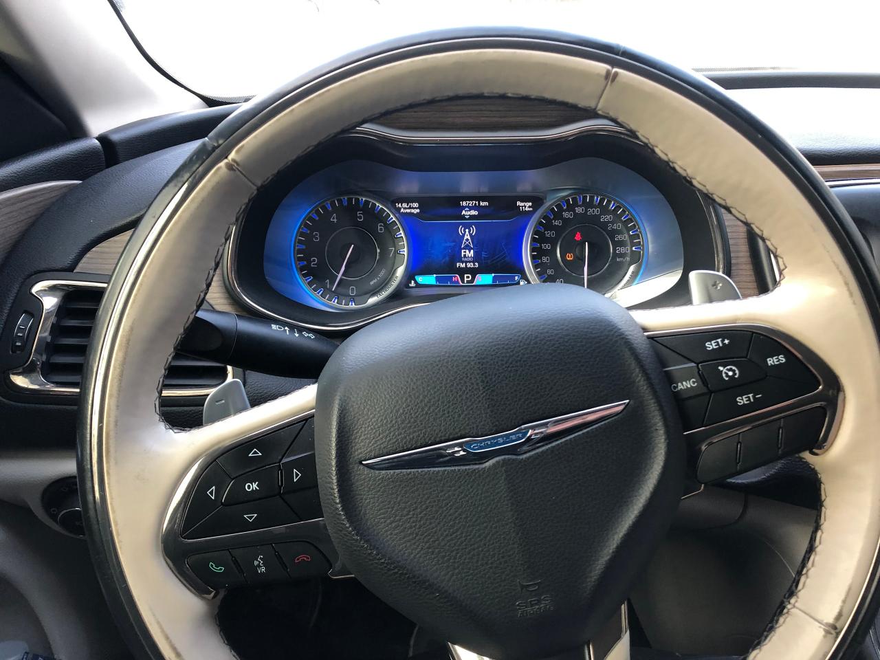 2015 Chrysler 200 C - Photo #9