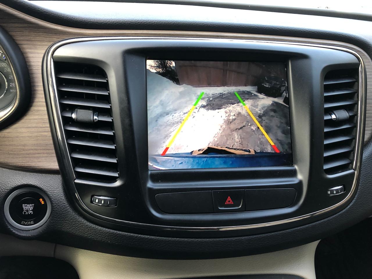 2015 Chrysler 200 C Photo