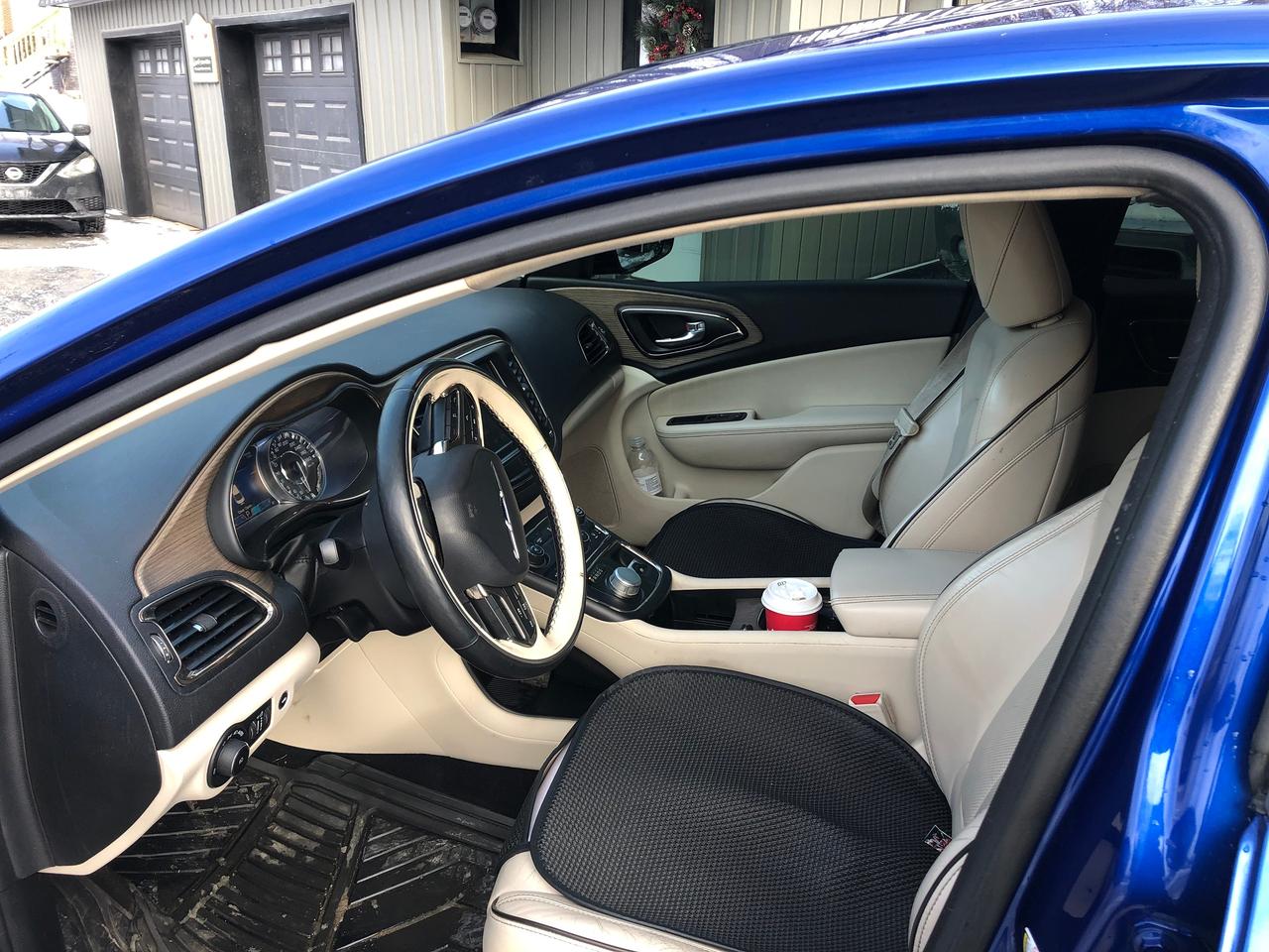 2015 Chrysler 200 C - Photo #8