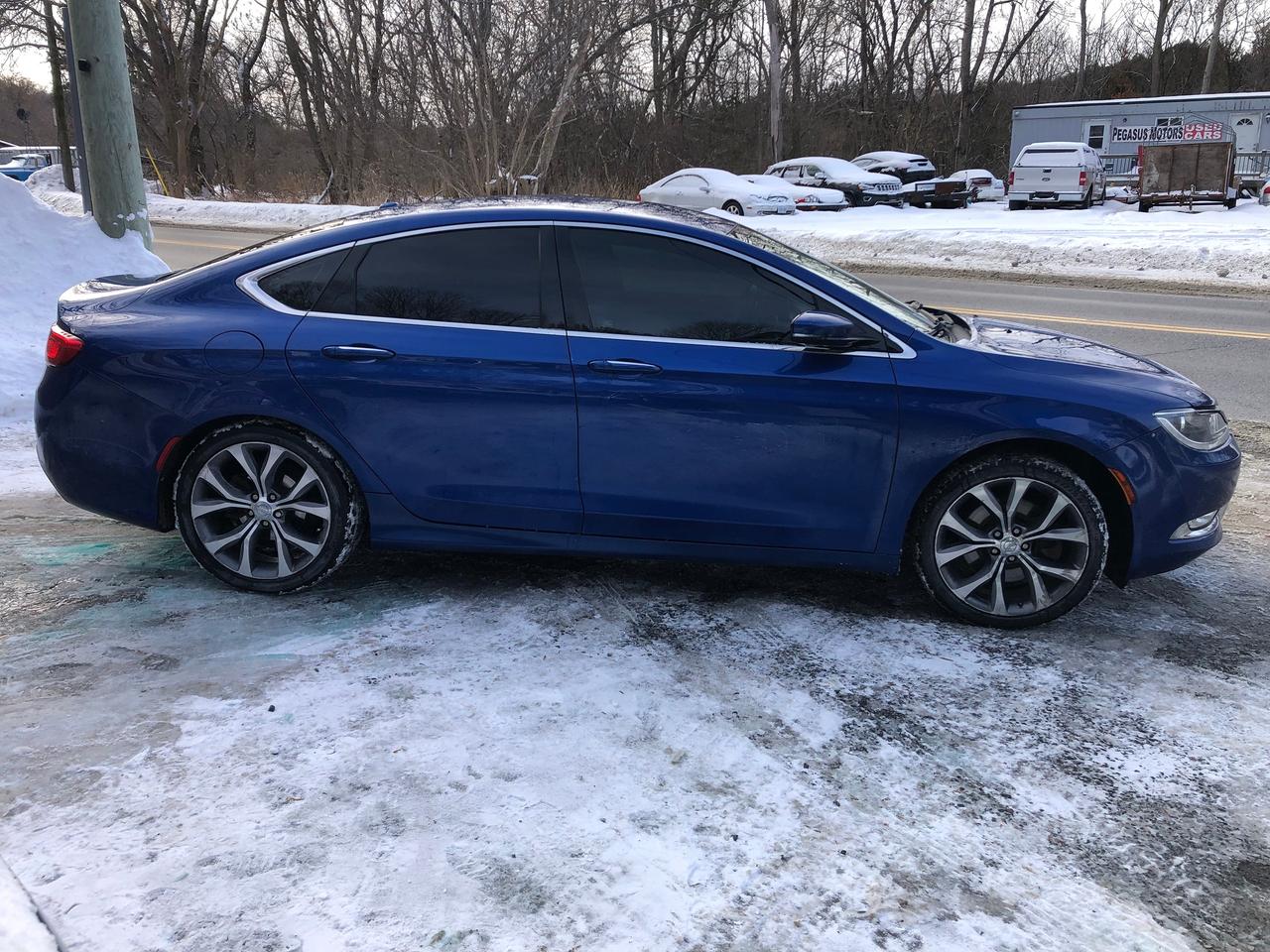 2015 Chrysler 200 C - Photo #4