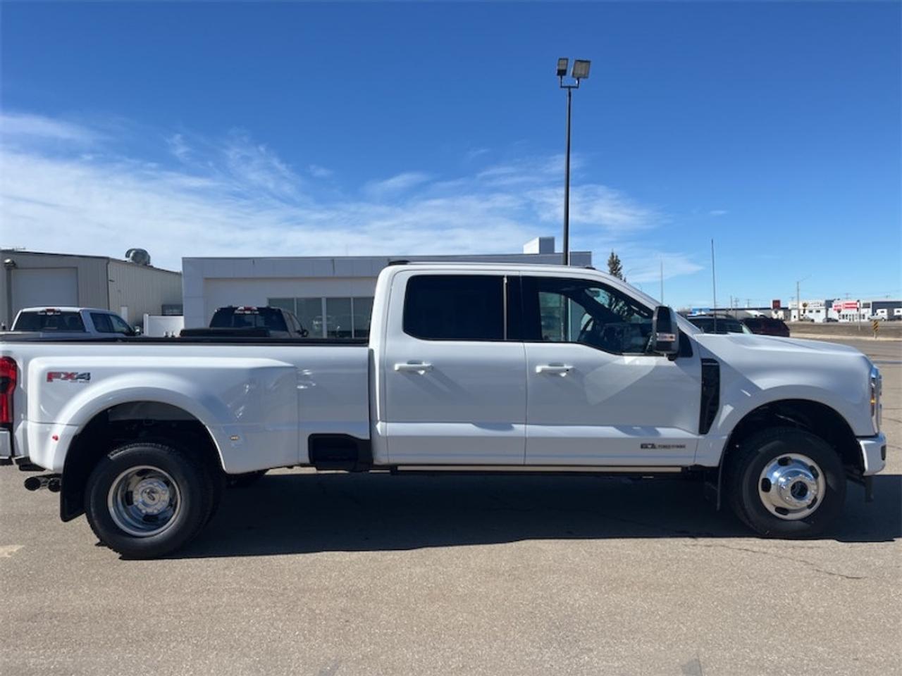 2026 Ford F-350 Super Duty Platinum Photo1