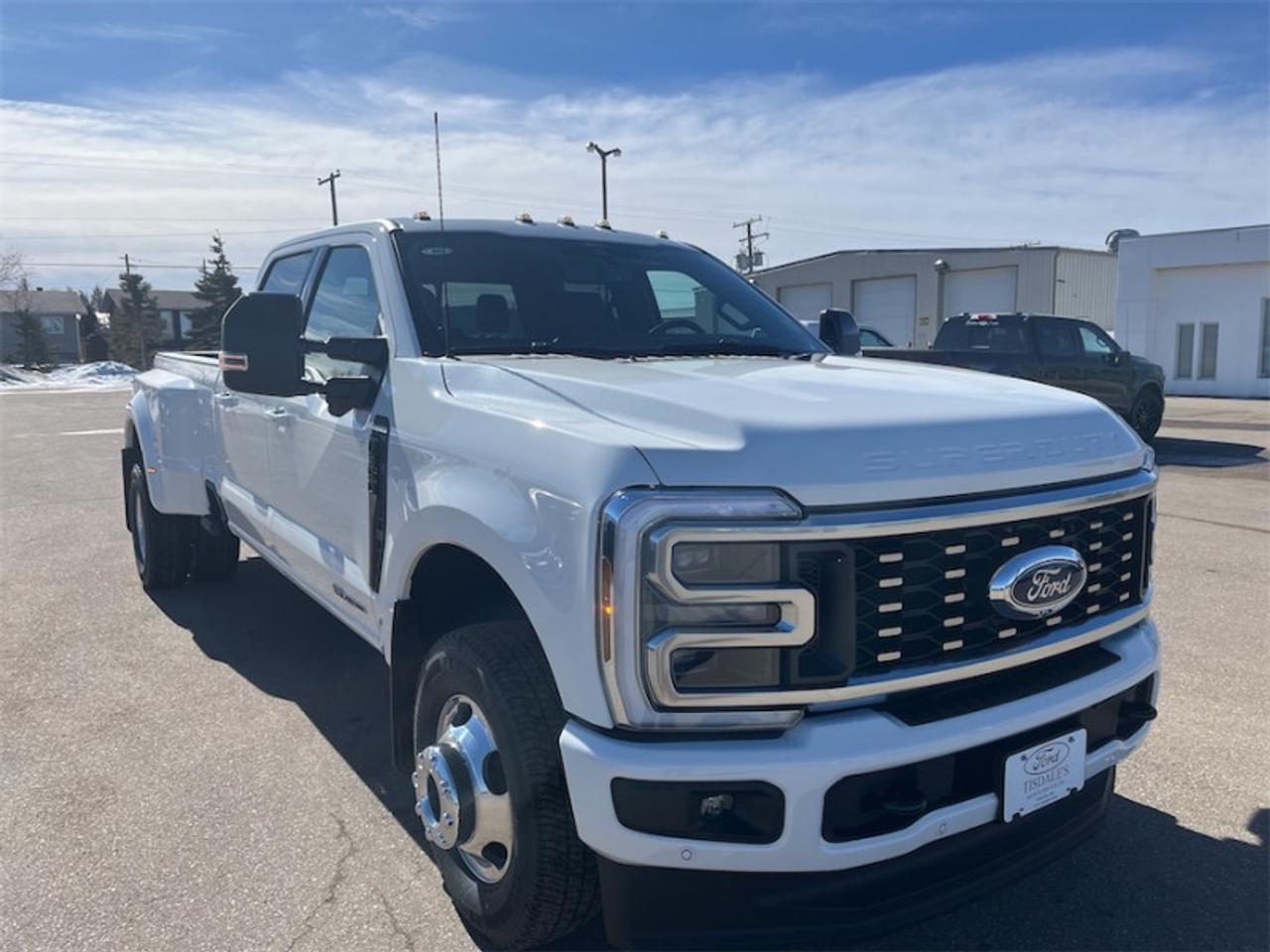 2026 Ford F-350 Super Duty Platinum Photo2