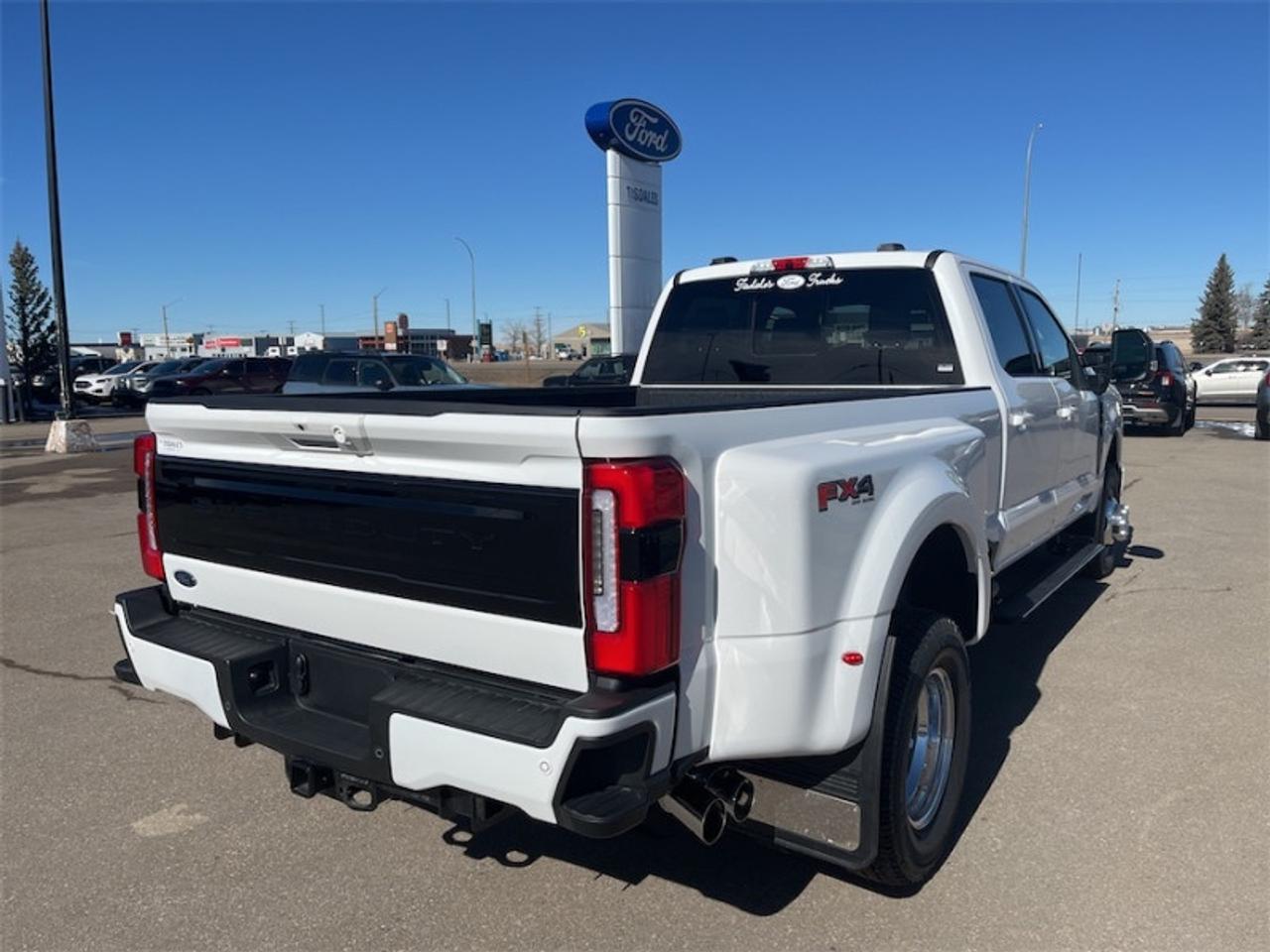 2026 Ford F-350 Super Duty Platinum Photo5