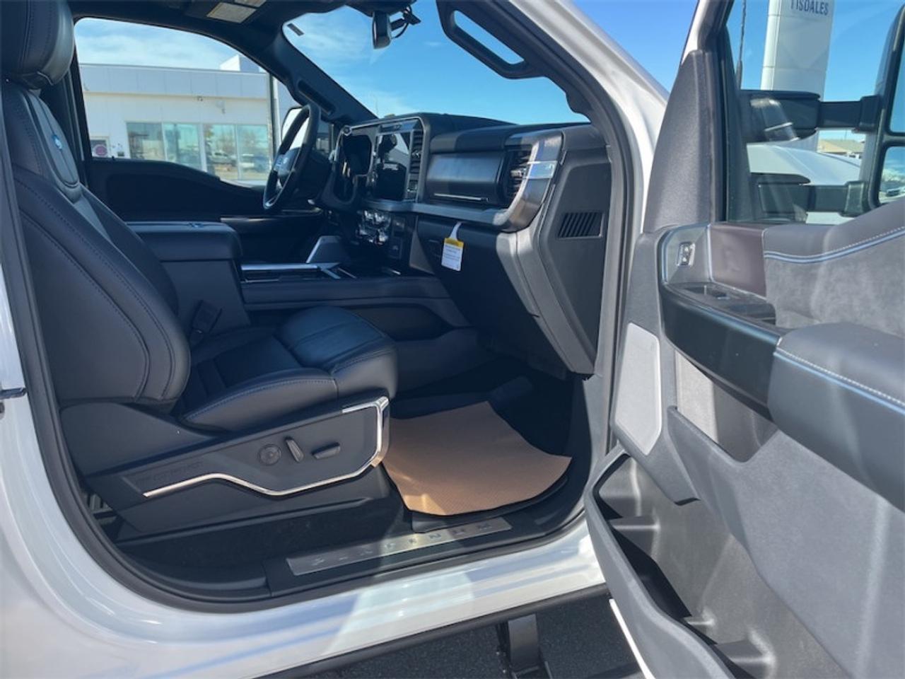 2026 Ford F-350 Super Duty Platinum Photo5