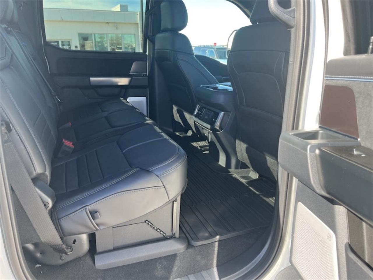 2026 Ford F-350 Super Duty Platinum Photo5
