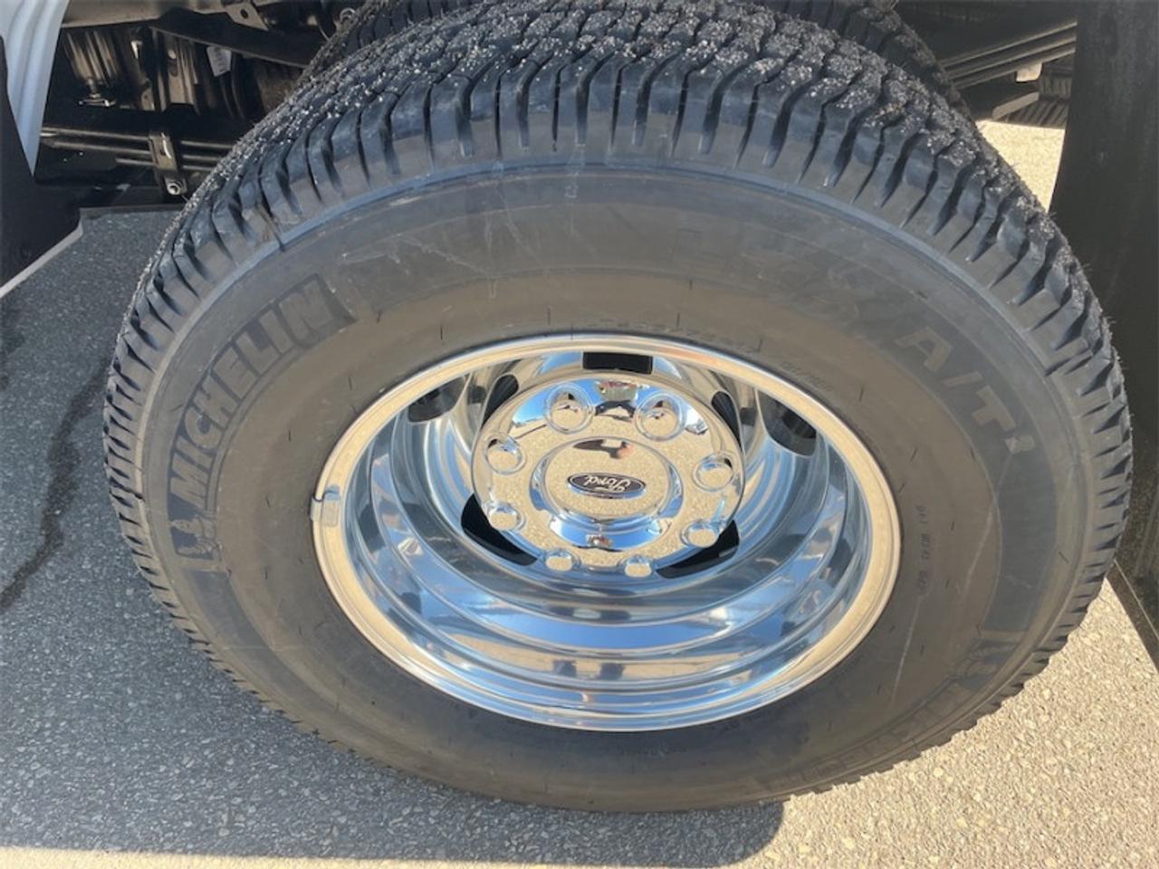 2026 Ford F-350 Super Duty Platinum Photo5