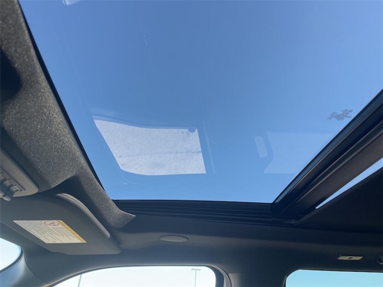 2026 Ford F-350 Super Duty Platinum Photo5