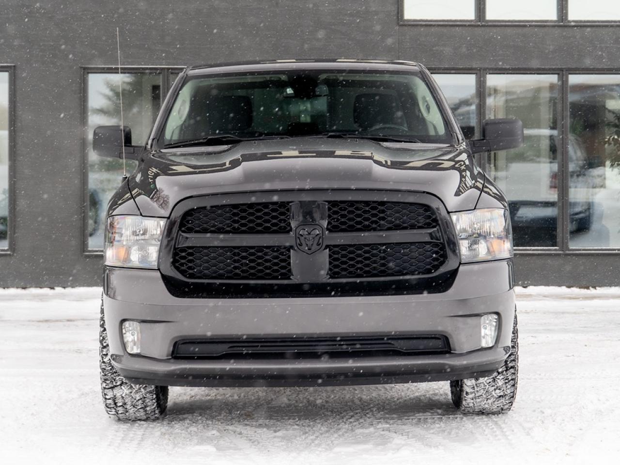 2023 RAM 1500 Classic EXPRESS Photo2