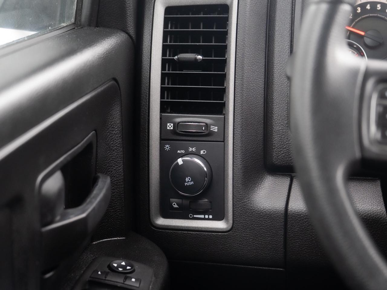 2023 RAM 1500 Classic EXPRESS Photo33