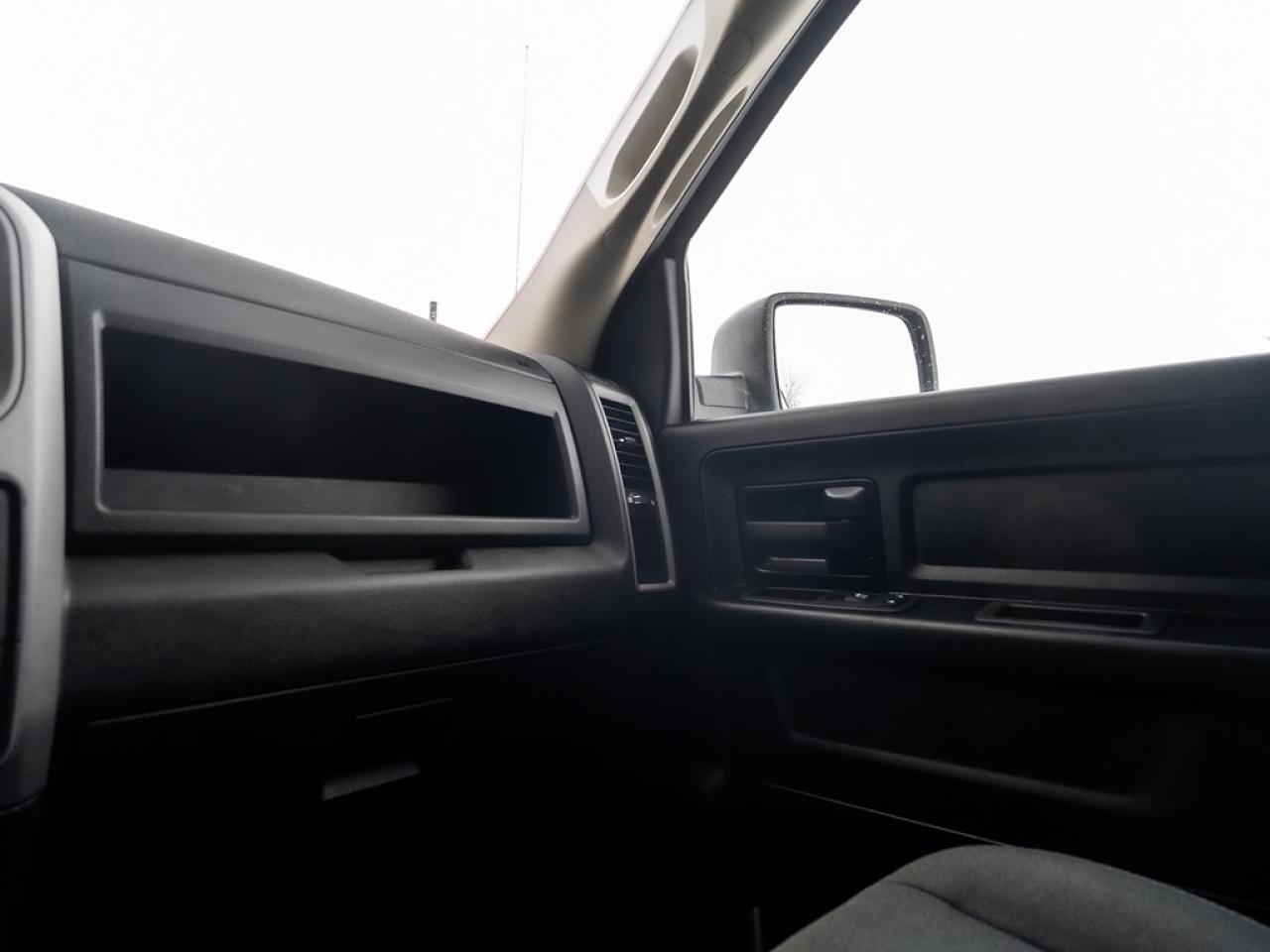 2023 RAM 1500 Classic EXPRESS Photo14