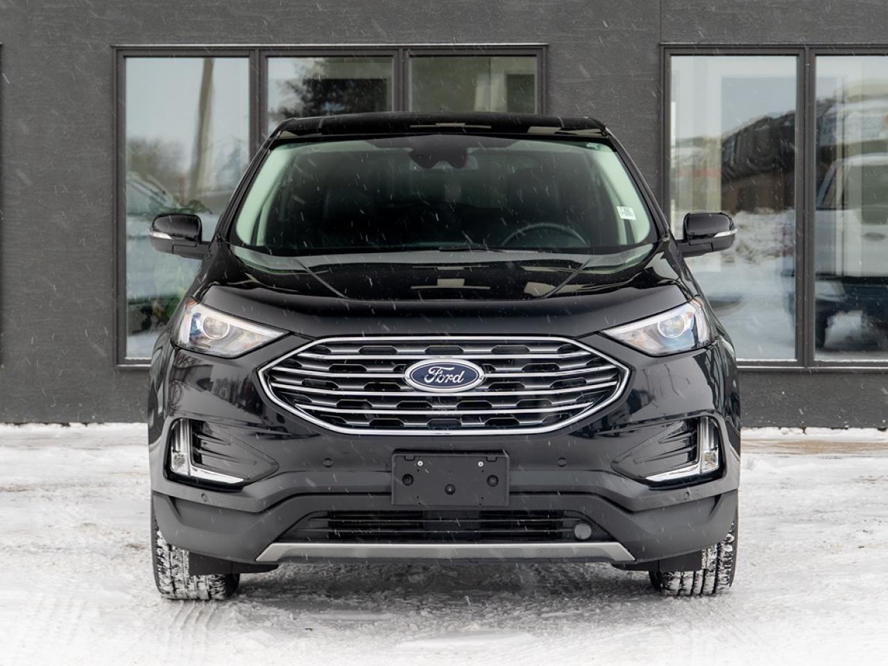 2023 Ford Edge Titanium AWD Photo2