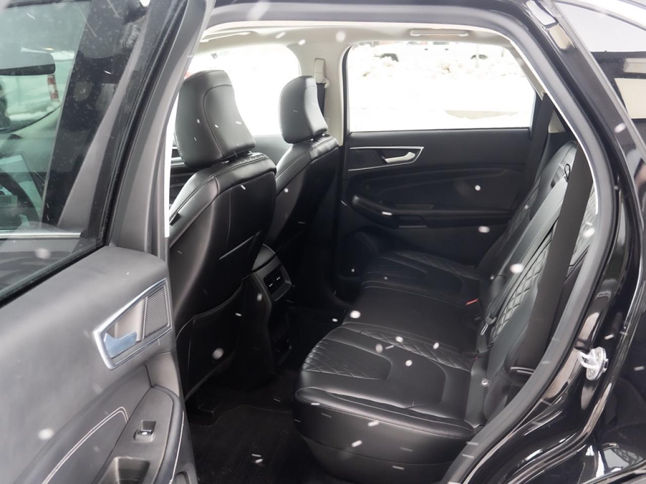 2023 Ford Edge Titanium AWD Photo18