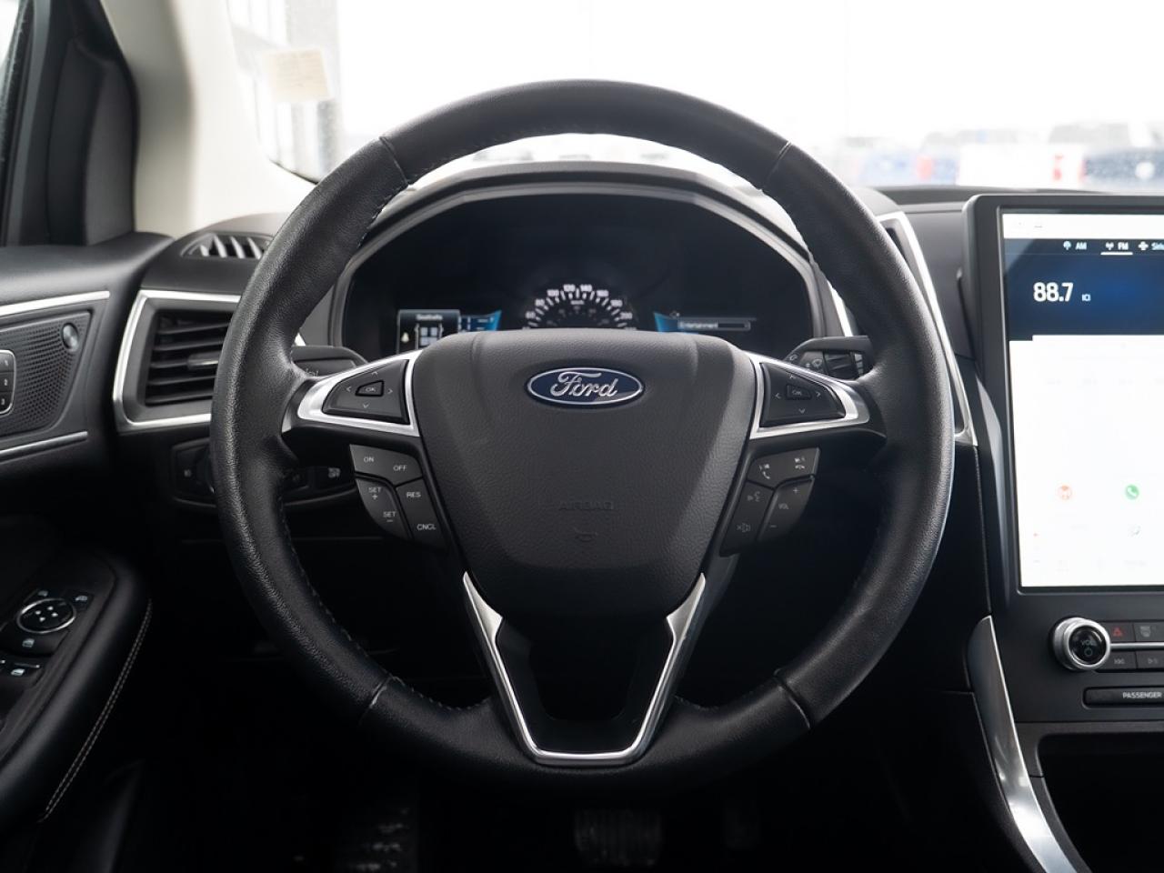 2023 Ford Edge Titanium AWD Photo11