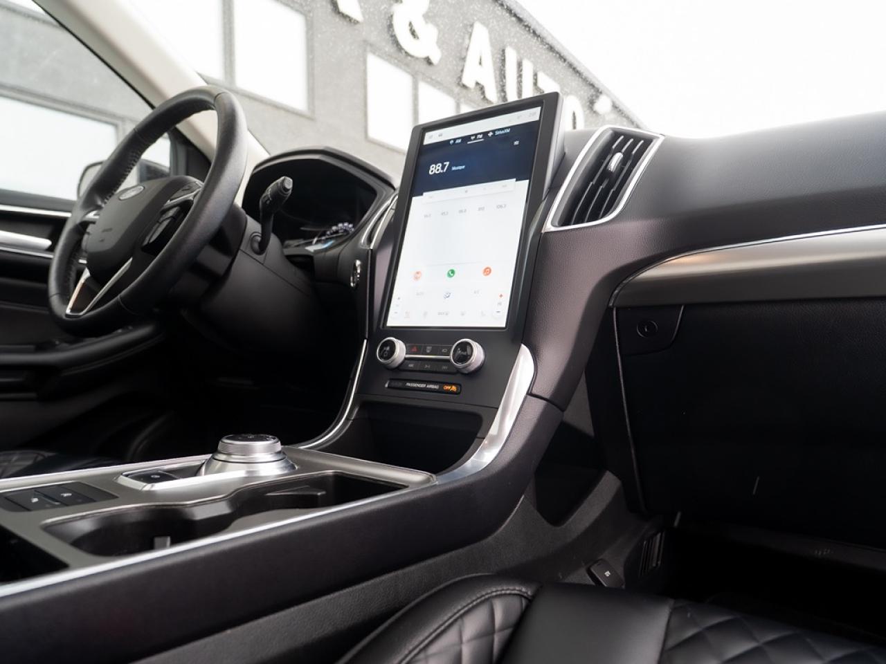 2023 Ford Edge Titanium AWD Photo21