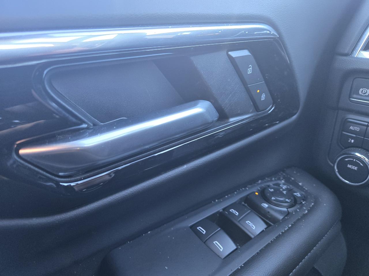 2025 Chevrolet Suburban LS Photo