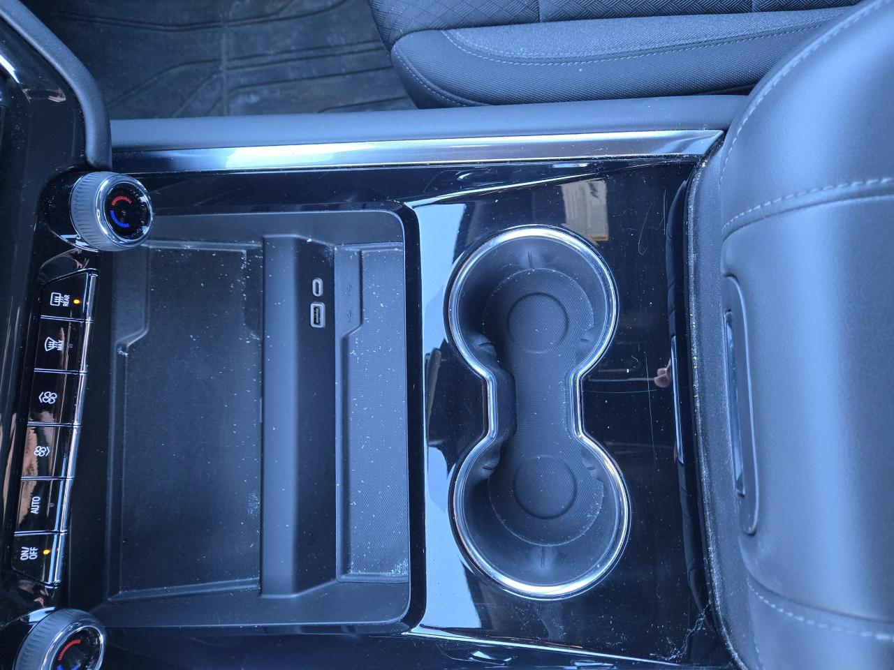 2025 Chevrolet Suburban LS Photo