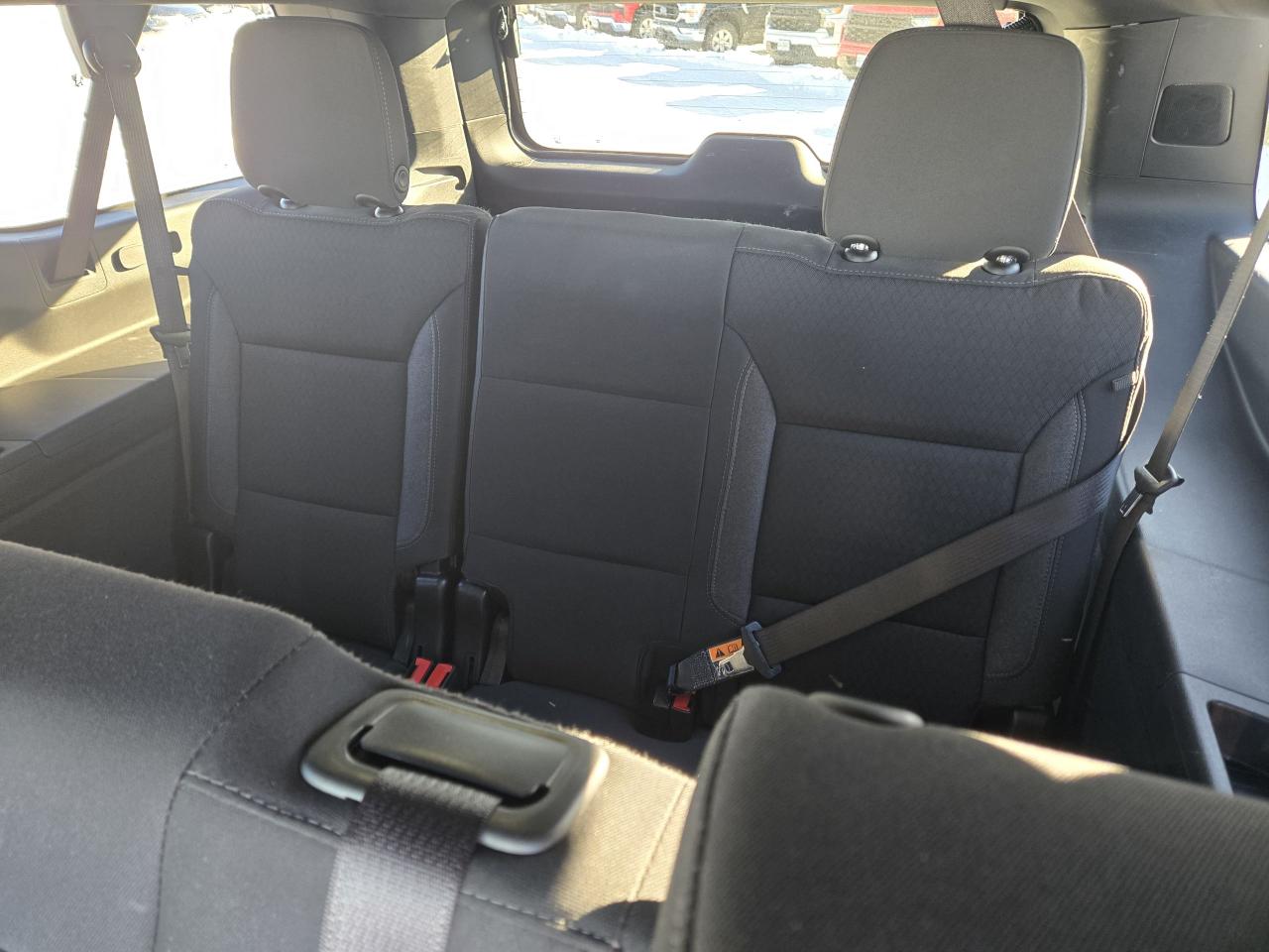 2025 Chevrolet Suburban LS Photo