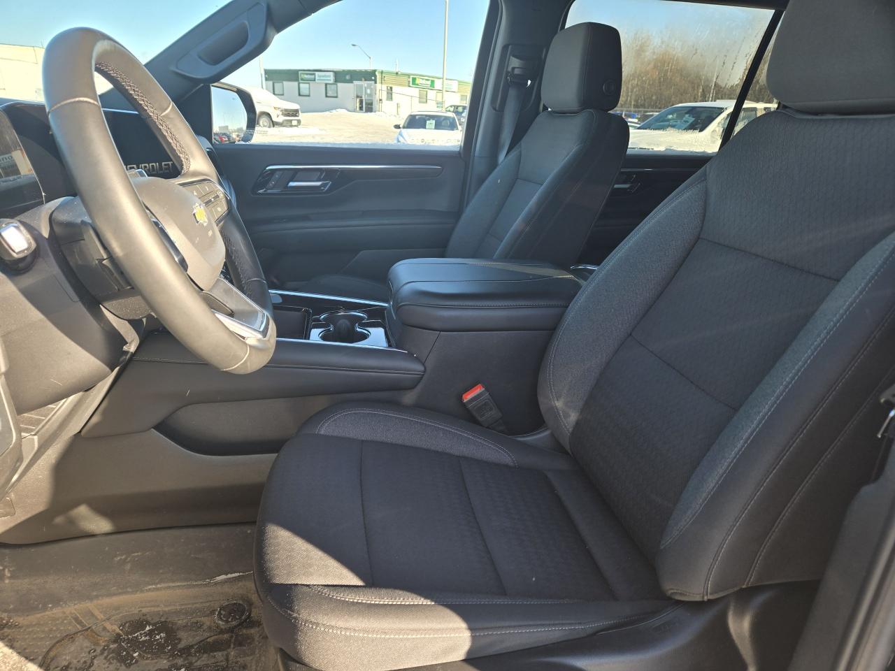 2025 Chevrolet Suburban LS Photo