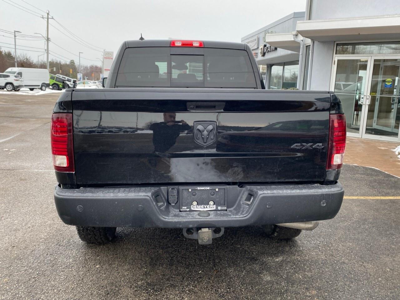 2021 RAM 1500 Classic Warlock 4x4 Crew Cab 5'7 Box Photo3