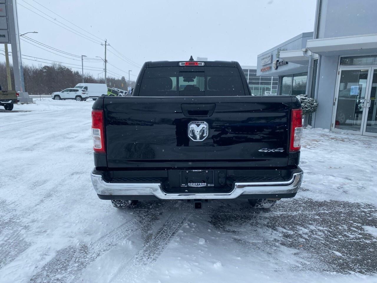 2020 RAM 1500 Tradesman 4x4 Crew Cab 5'7 Box Photo3