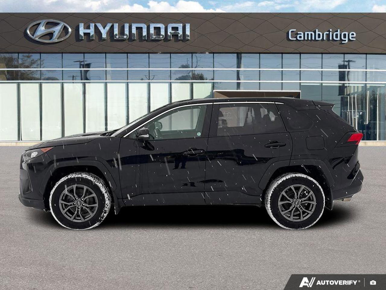 2022 Toyota RAV4 LE   CLEAN CARFAX   ONE OWNER   CARPLAY   HEATED S Photo3