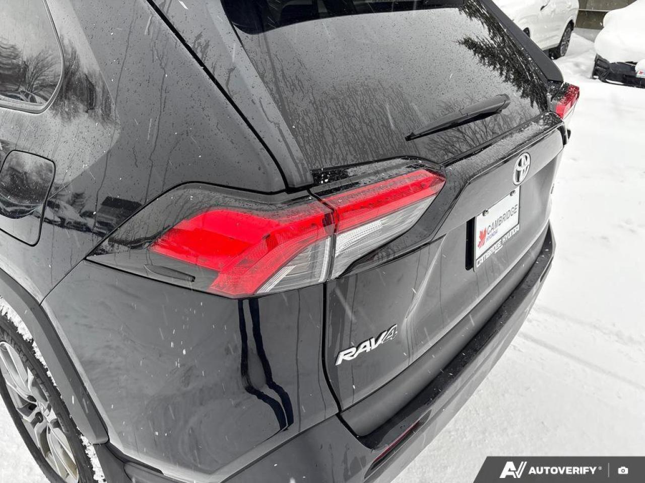 2022 Toyota RAV4 LE   CLEAN CARFAX   ONE OWNER   CARPLAY   HEATED S Photo