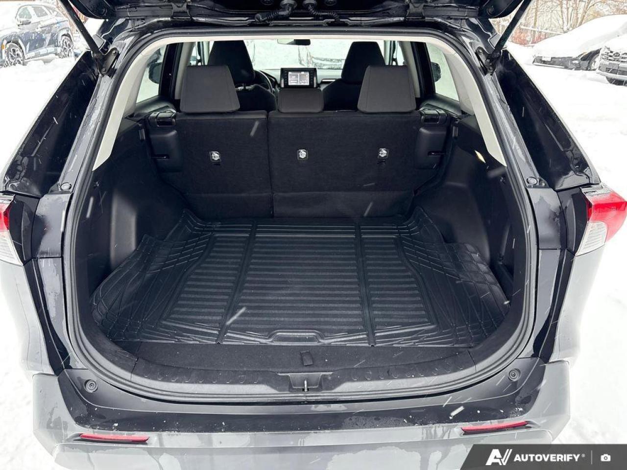 2022 Toyota RAV4 LE   CLEAN CARFAX   ONE OWNER   CARPLAY   HEATED S Photo