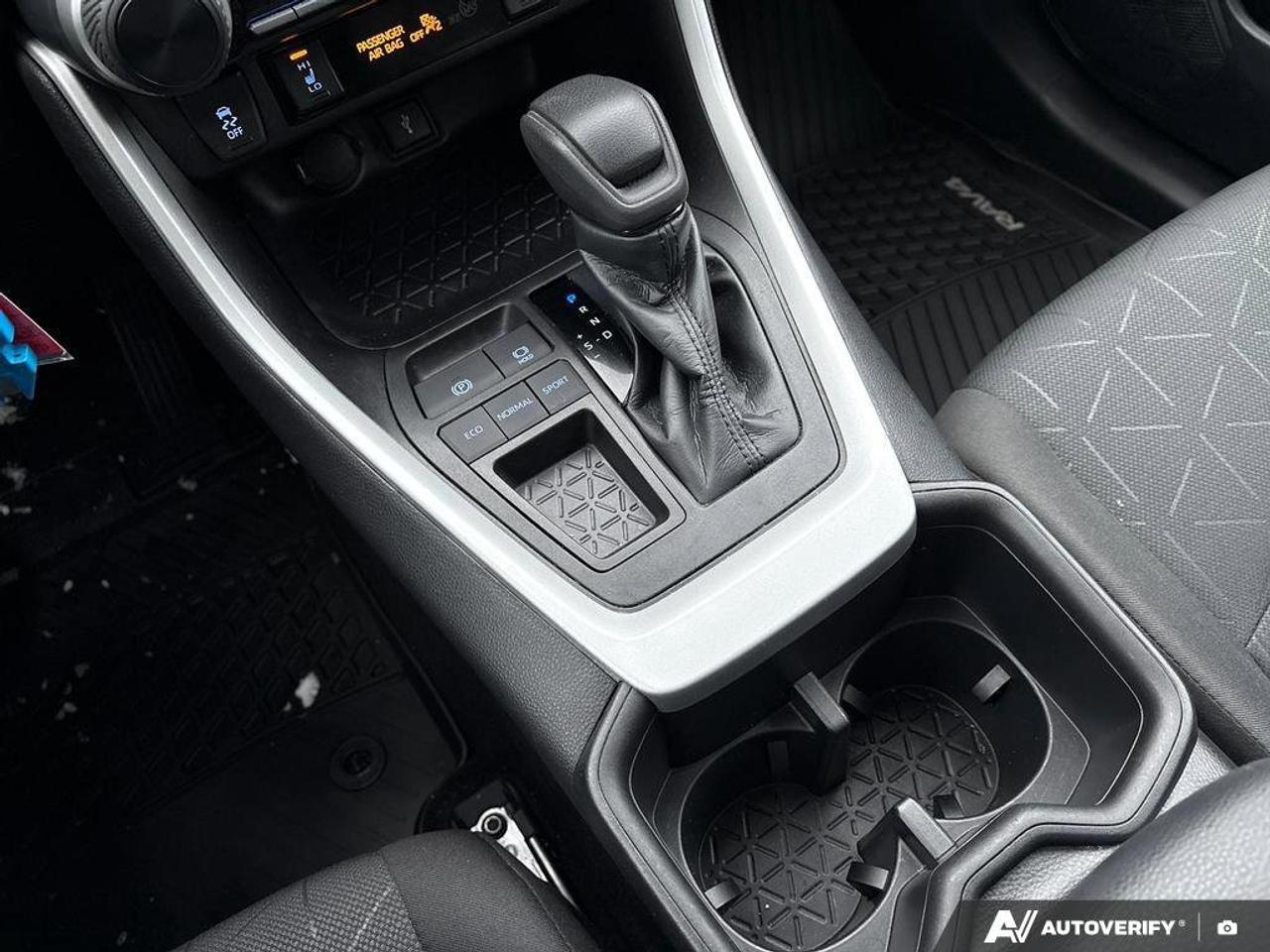 2022 Toyota RAV4 LE   CLEAN CARFAX   ONE OWNER   CARPLAY   HEATED S Photo