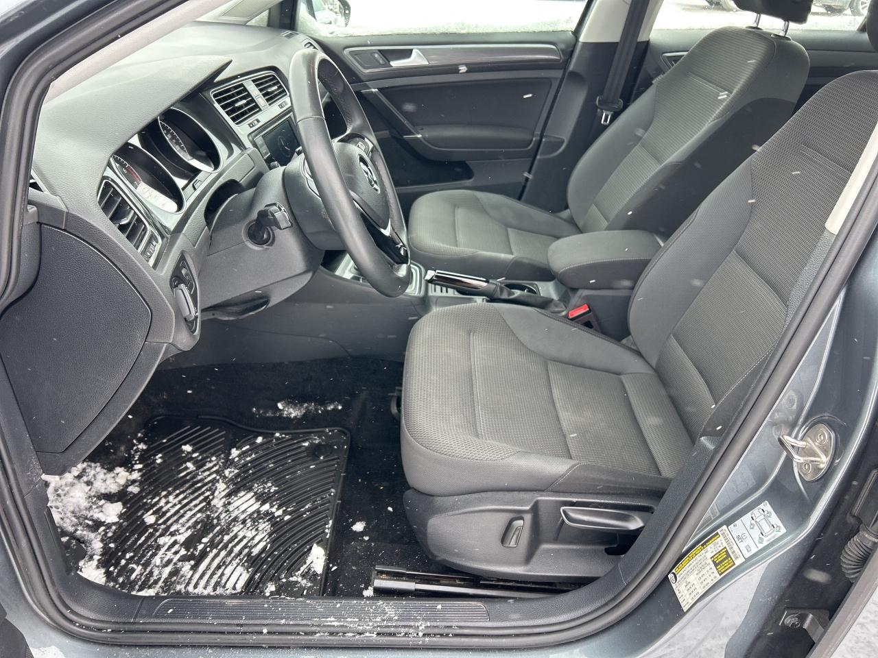 2020 Volkswagen Golf COMFORTLINE, CLEAN CARFAX, HEATED CLOTH SEATS! Photo