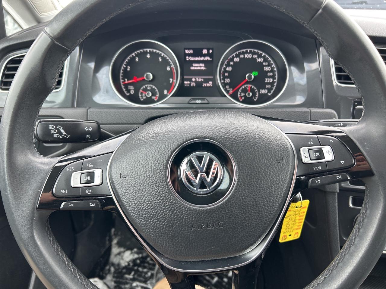 2020 Volkswagen Golf COMFORTLINE, CLEAN CARFAX, HEATED CLOTH SEATS! Photo