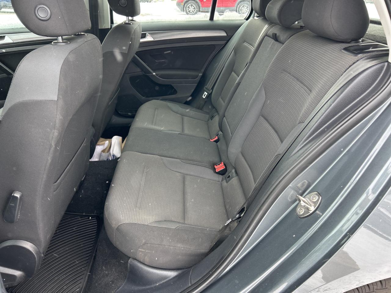 2020 Volkswagen Golf COMFORTLINE, CLEAN CARFAX, HEATED CLOTH SEATS! Photo