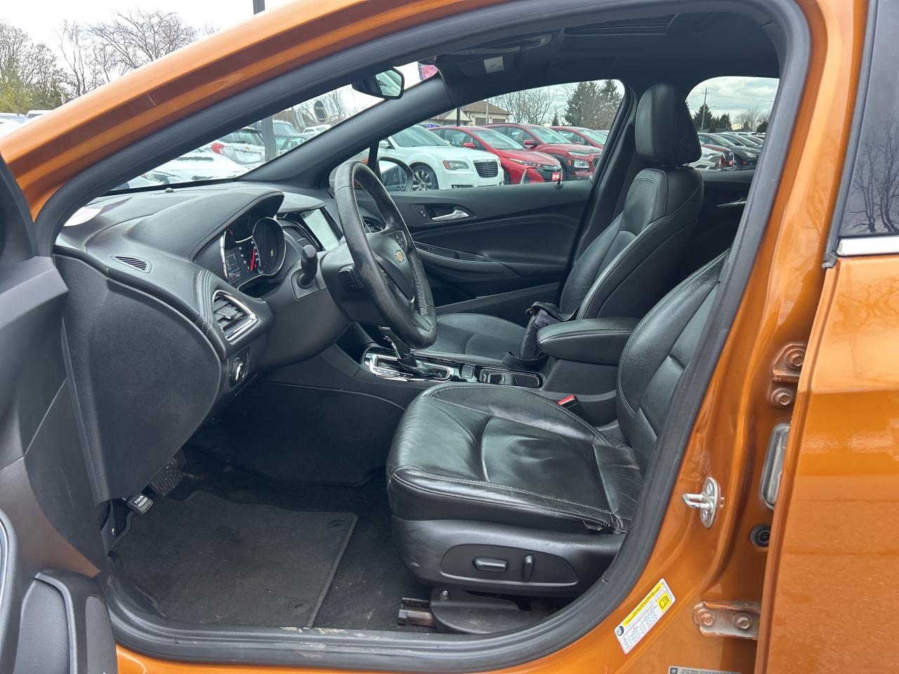 2017 Chevrolet Cruze LEATHER, SUNROOF, BACK UP CAMERA! Photo