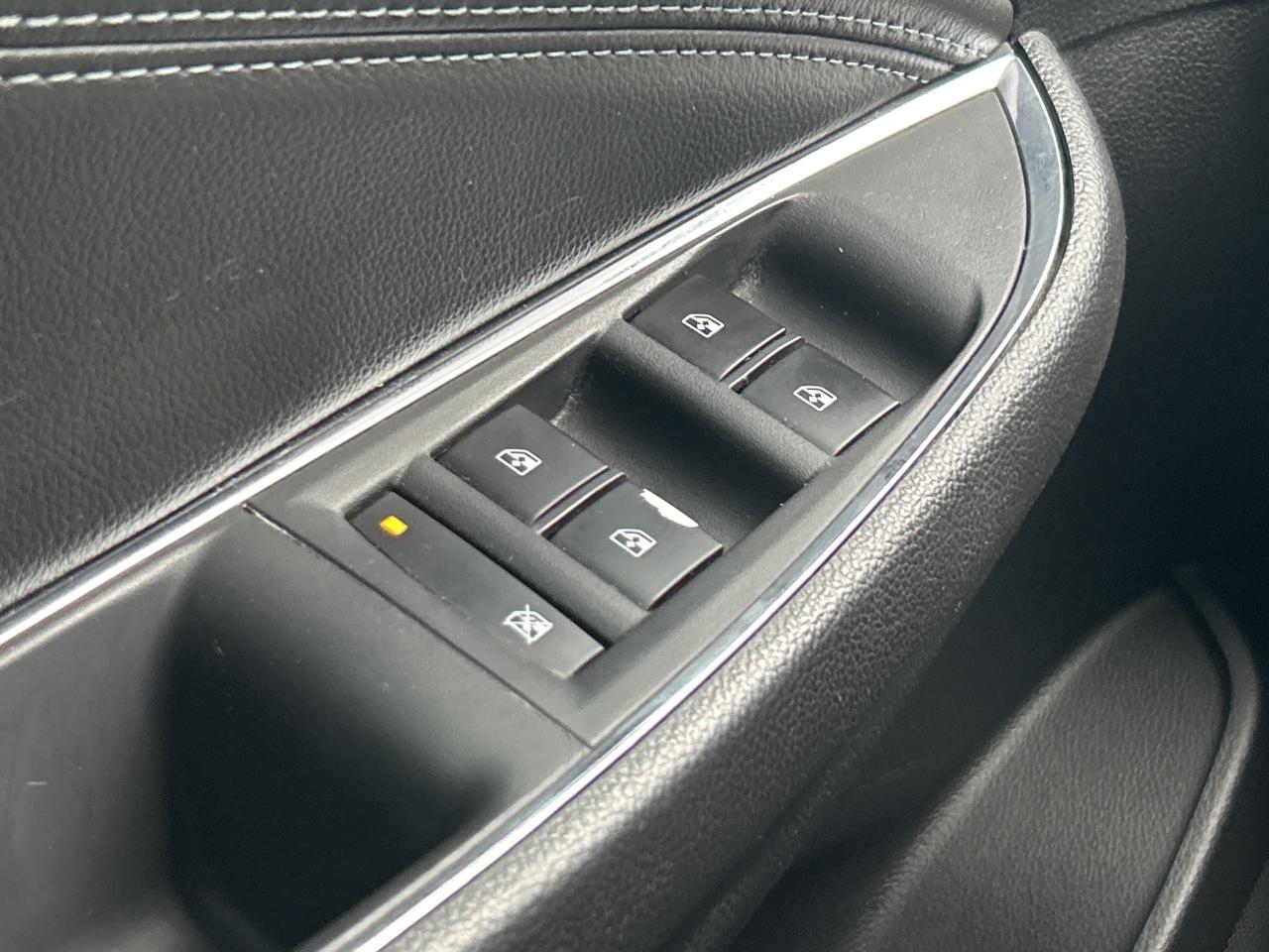 2017 Chevrolet Cruze LEATHER, SUNROOF, BACK UP CAMERA! Photo