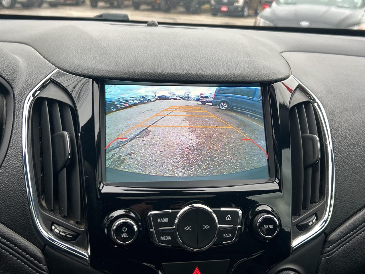 2017 Chevrolet Cruze LEATHER, SUNROOF, BACK UP CAMERA! Photo