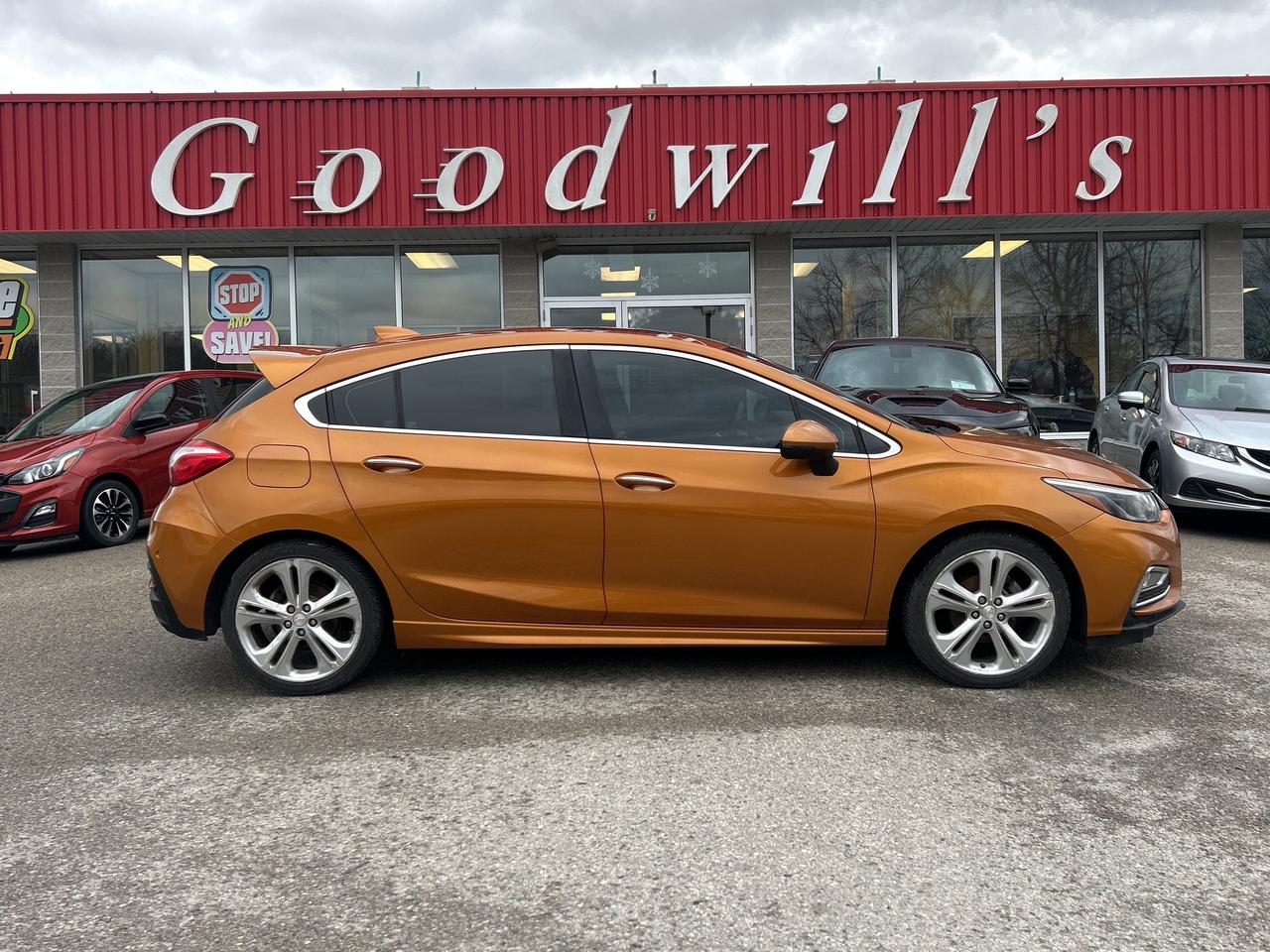 2017 Chevrolet Cruze LEATHER, SUNROOF, BACK UP CAMERA! Photo0