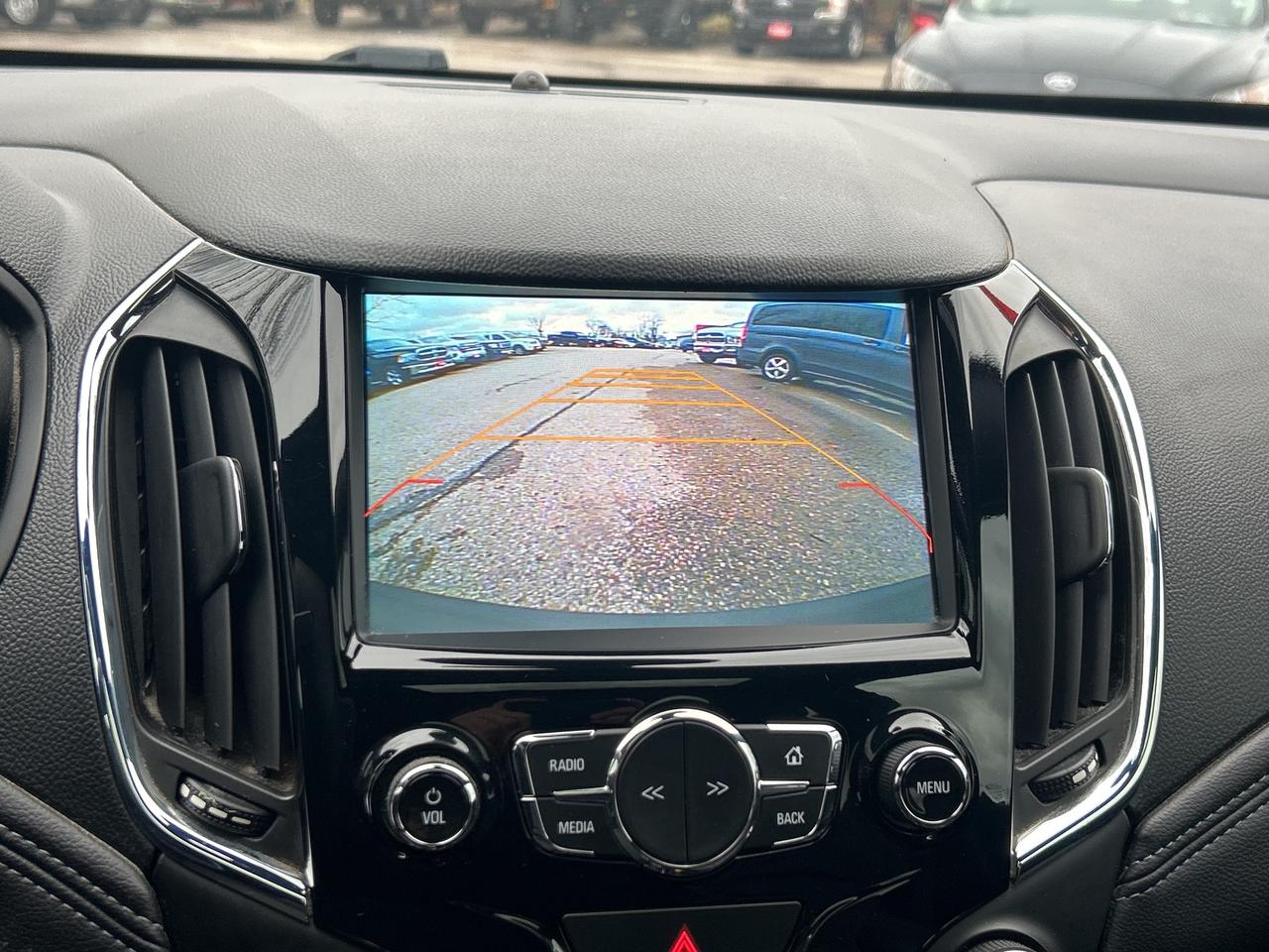 2017 Chevrolet Cruze LEATHER, SUNROOF, BACK UP CAMERA! Photo