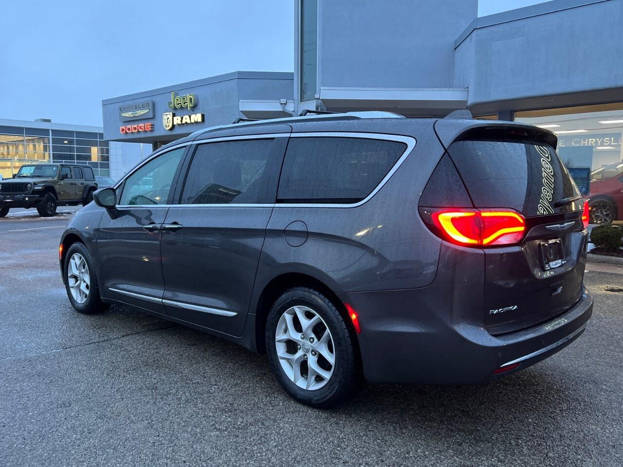 2018 Chrysler Pacifica Touring-L Plus 2WD Photo